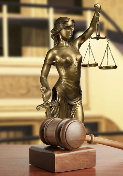 Hamer en lady van Justitie — Stockfoto
