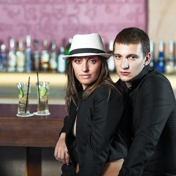 Paar in de bar — Stockfoto
