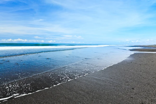 Sopečná pláž s pískem — Stock fotografie
