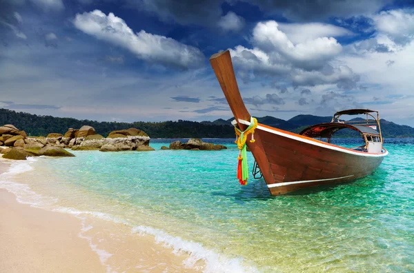 Spiaggia tropicale, mare andaman, thailandia — Foto Stock