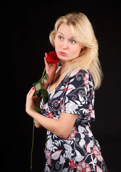 Blondýnka s růží. — Stock fotografie
