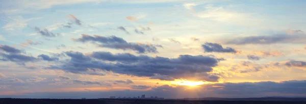 Панорамный вид облачного неба — стоковое фото