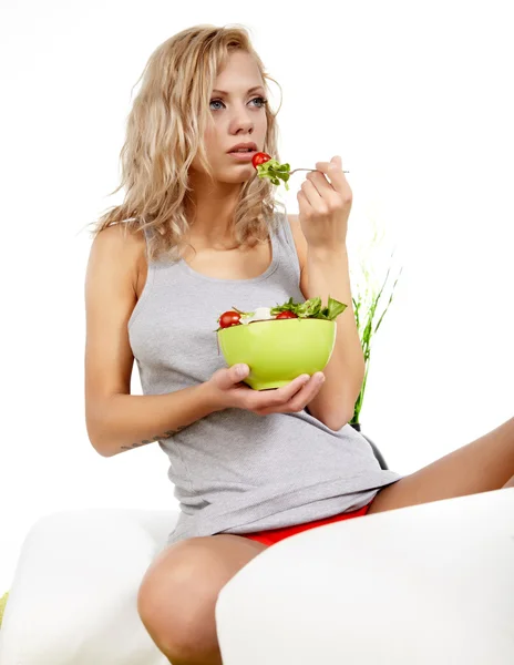 흰색 바탕에 샐러드와 건강 한 섹시 한 여자 — 스톡 사진