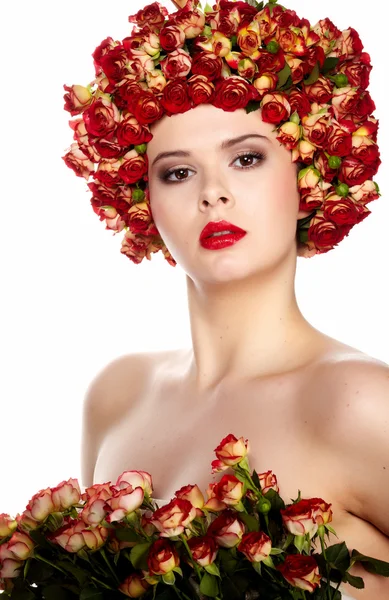 Krásná dívka s účes květy růže — Stock fotografie