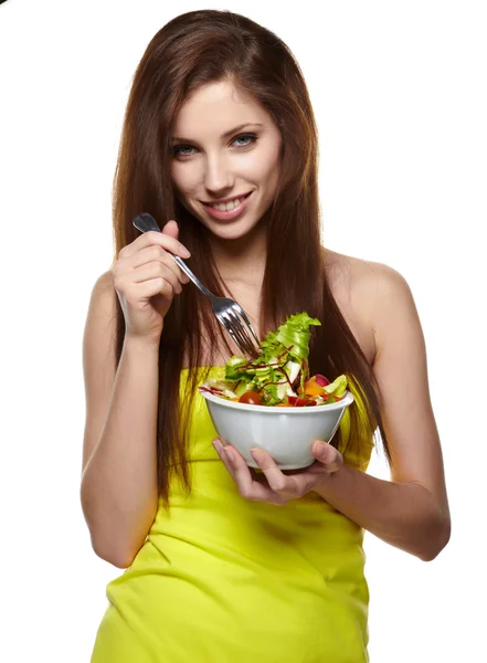 Den vackra glada unga kvinnan har frukost sallad — Stockfoto