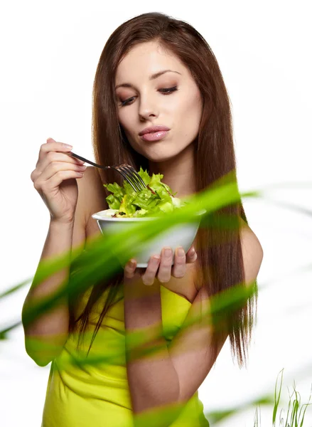 The beautiful cheerful young woman has breakfast salad — Stock Photo, Image