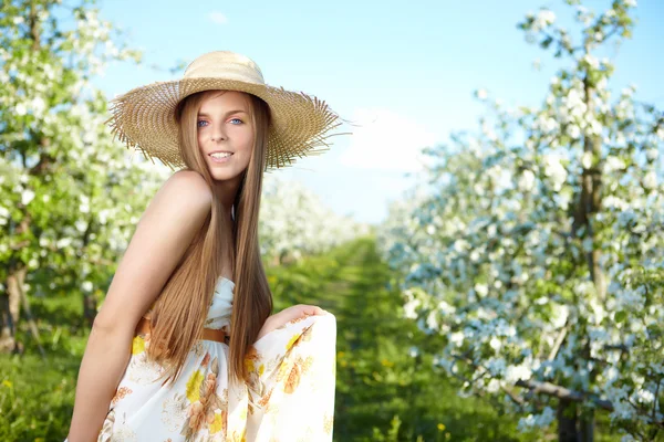 Portrait of young lovely woman in spring flowers — Stock Photo, Image