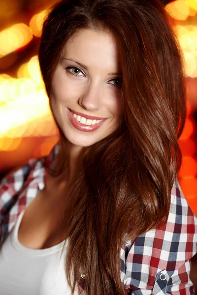 Portrait of a woman next Amusement park at night — Stock Photo, Image