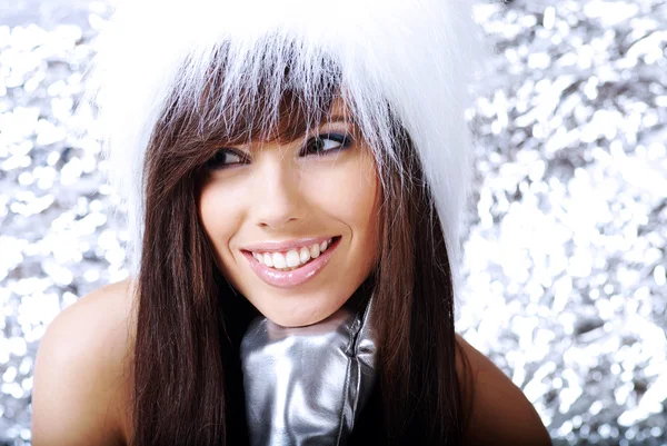 Chica de invierno con hermoso maquillaje, guantes de plata —  Fotos de Stock