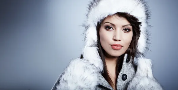Gyönyörű téli nő — Stock Fotó