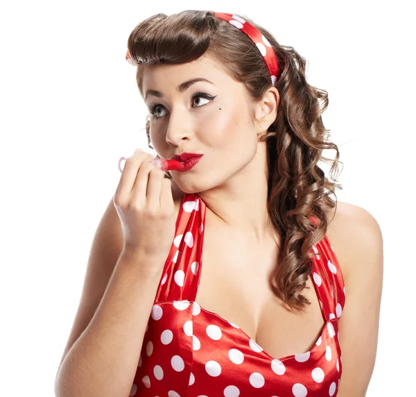 Pin-up mujer aplicando su maquillaje — Foto de Stock