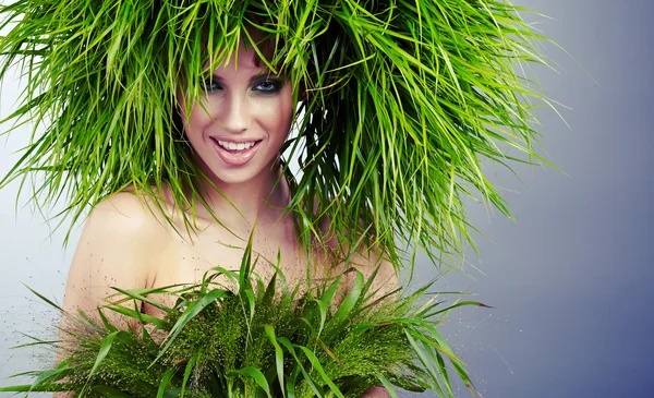 生态绿色的女人概念 — 图库照片