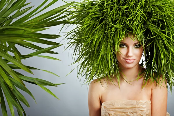 Ekologia koncepcja kobieta, zielony — Zdjęcie stockowe