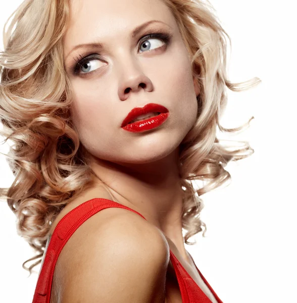 Sexy wspaniały kaukaski kobieta blondynka w czerwonej sukience — Zdjęcie stockowe