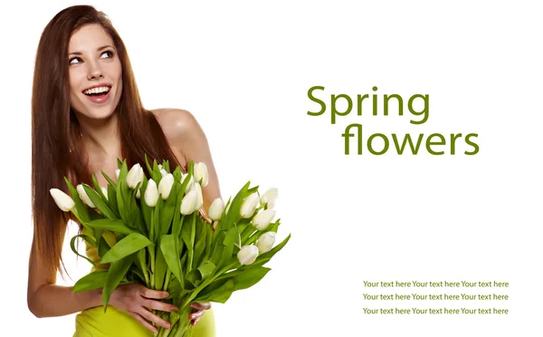 Vrouw met tulpen boeket van bloemen glimlachend geïsoleerd op wit — Stockfoto