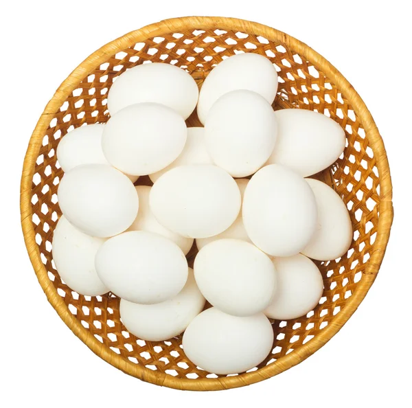 Huevos blancos en la cesta — Foto de Stock