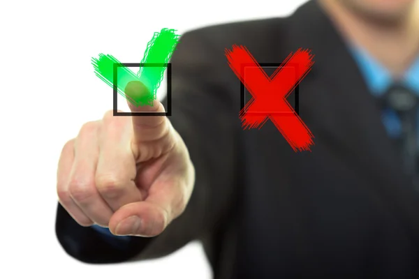 Empresário pressionando botões Sim / Não — Fotografia de Stock