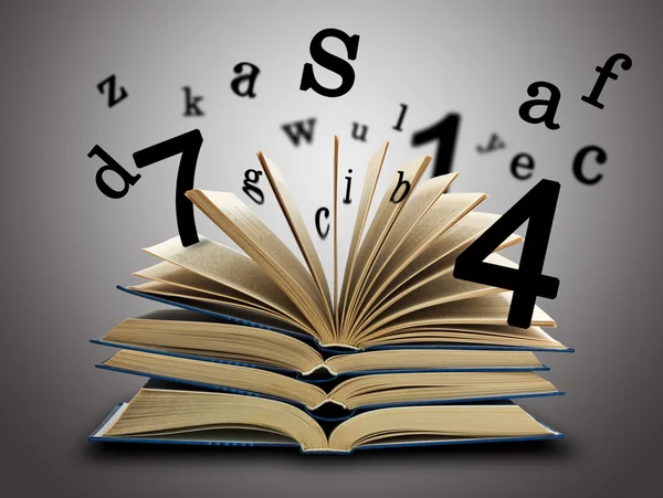 O Livro Mágico com as letras e números — Fotografia de Stock