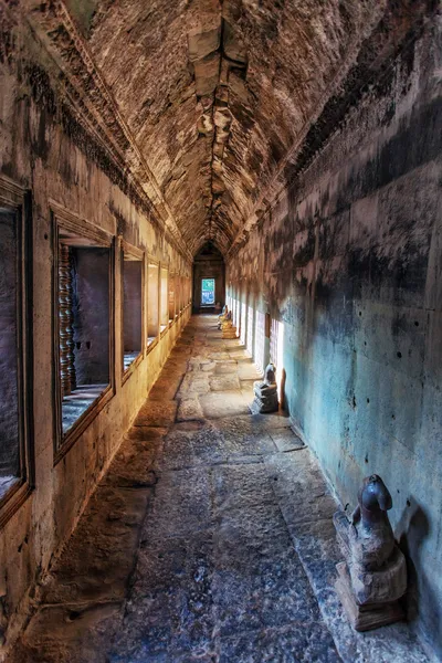 Ancien couloir à Angkor Wat — Photo