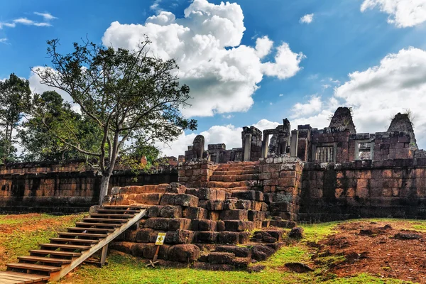 Kuil Buddha kuno khmer di kompleks Angkor Wat — Stok Foto
