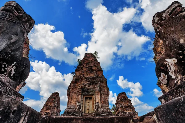 Antico tempio buddista khmer nel complesso di Angkor Wat — Foto Stock