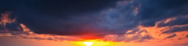 Vacker solnedgång himmel — Stockfoto