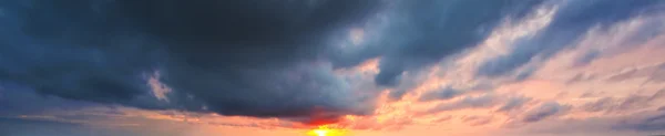 Όμορφο ηλιοβασίλεμα ουρανό — Φωτογραφία Αρχείου