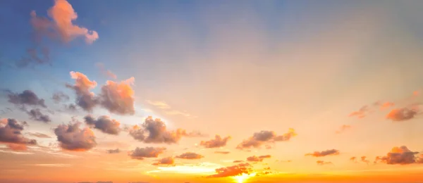 Vacker solnedgång himmel — Stockfoto