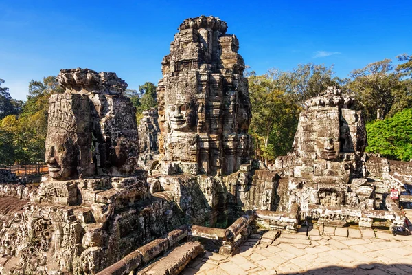 Volti dell'antico tempio di Bayon ad Angkor Wat — Foto Stock