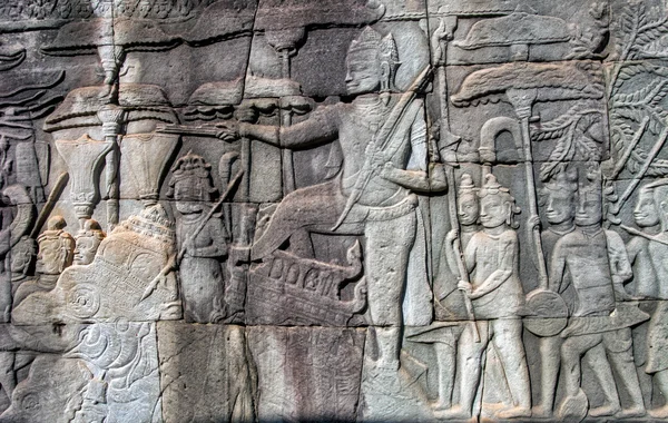 Барельеф на стене Ангкор-Вата — стоковое фото