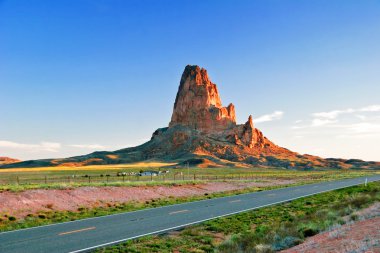 güneşli akşam anıt Vadisi. Arizona.