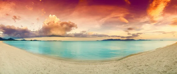 Coucher de soleil tropical coloré . — Photo