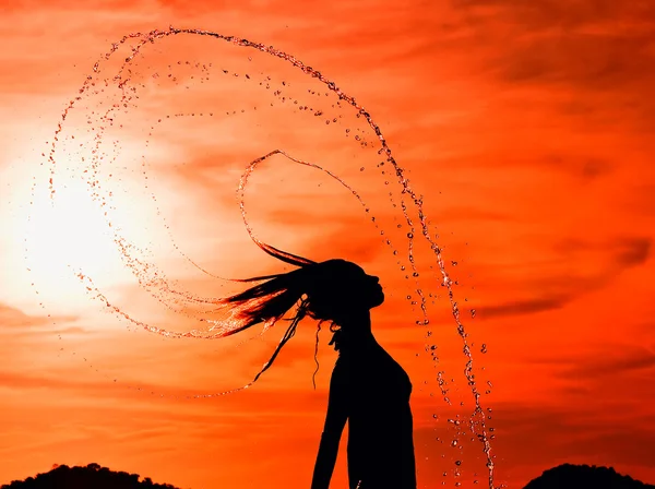日没の滴で踊る — ストック写真