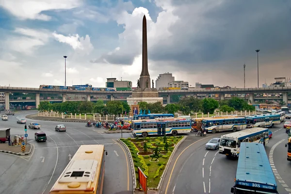 Vue sur le monument de la Victoire à Bangkok — Photo