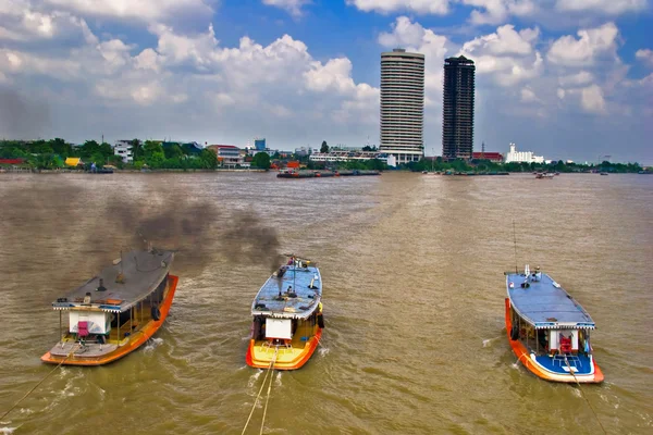 На реке Чао Прайя — стоковое фото