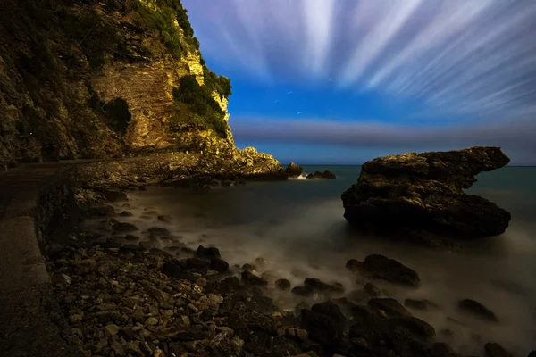 Nacht landschap met de zee — Stockfoto