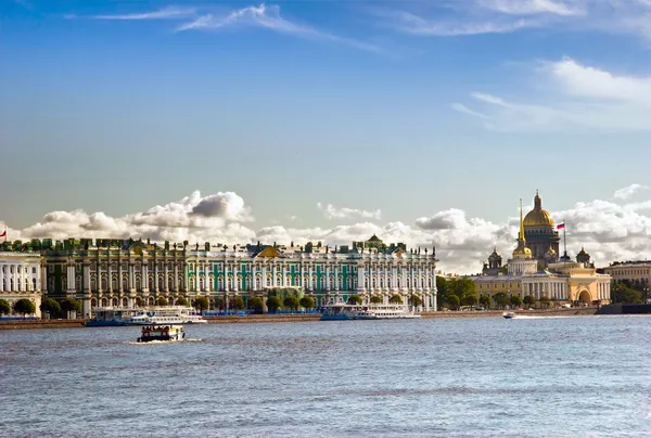 Vista para o rio Neva e para a Catedral de São Isaac. São Petersburgo , — Fotografia de Stock