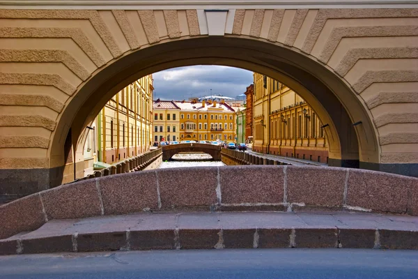 曲拱的圣彼得斯堡. — 图库照片