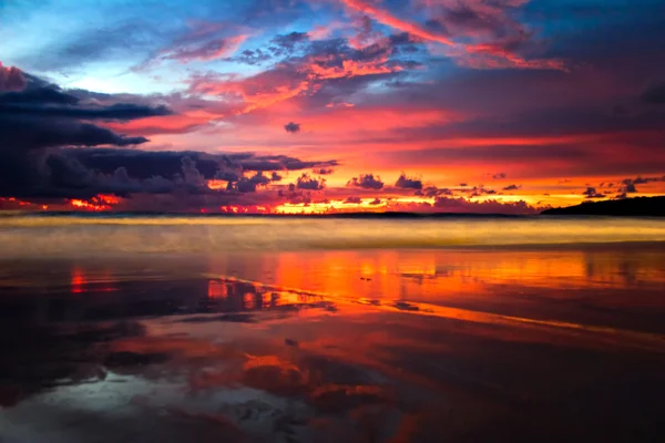 Trópusi színes naplemente. — Stock Fotó