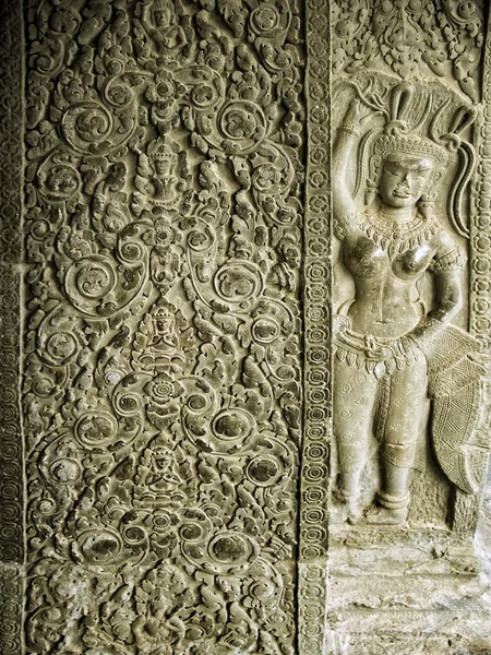 Apsara on the wall of Angkor Wat — Stock Photo, Image