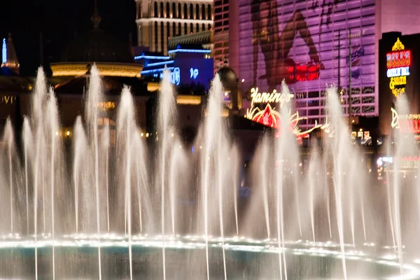 Bellagio Hotel flamingo arka planda müzik fountains — Stok fotoğraf
