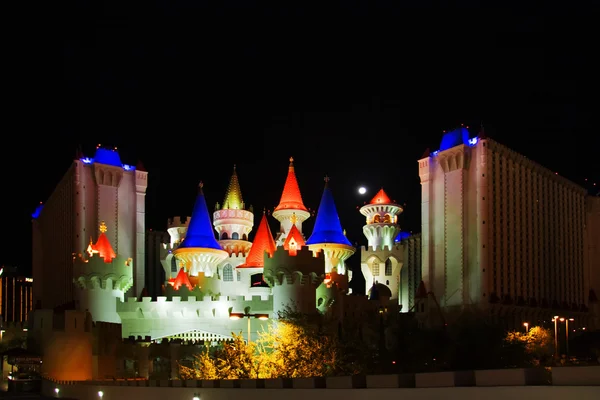 Excalibur Hotel & казино показано в цей образ, прийнятих на ніч — стокове фото