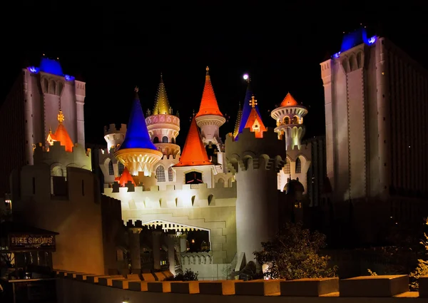 Excalibur Hotel & Casino is shown in this image taken at night — Stock Photo, Image