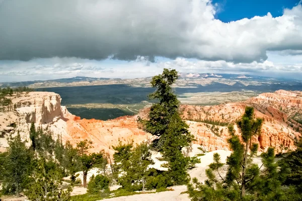 Weergeven vanuit oogpunt van bryce canyon. Utah. Verenigde Staten — Stockfoto