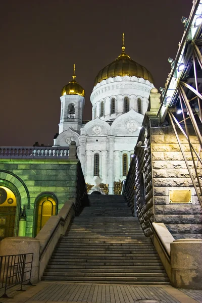 Brug over de Moskou rivier in de buurt van Kathedraal van chri — Stockfoto