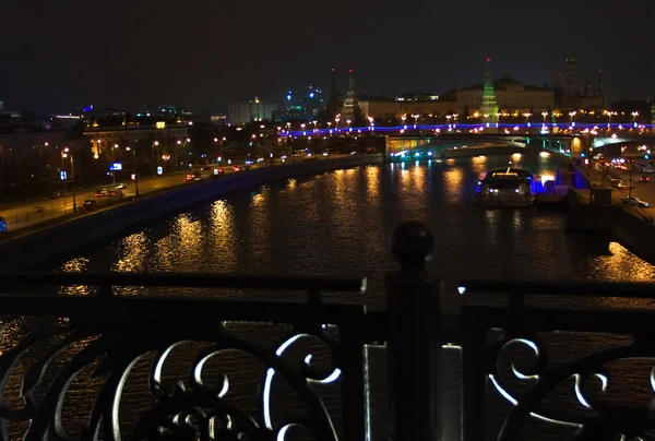 A Moszkva-folyó feletti híd — Stock Fotó