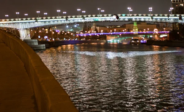 Brug over de rivier de Moskou — Stockfoto
