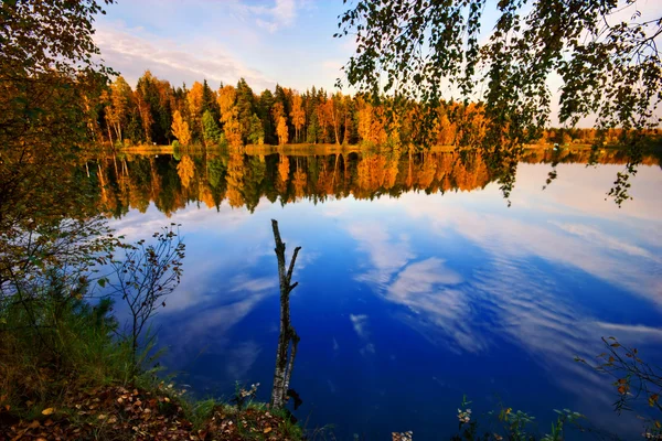 Podzimní jezero — Stock fotografie