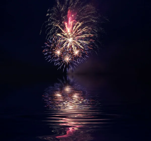 Fuegos artificiales coloridos — Foto de Stock