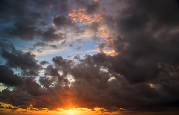 Dramatik Sonnenuntergang Himmel Hintergrund — Stockfoto